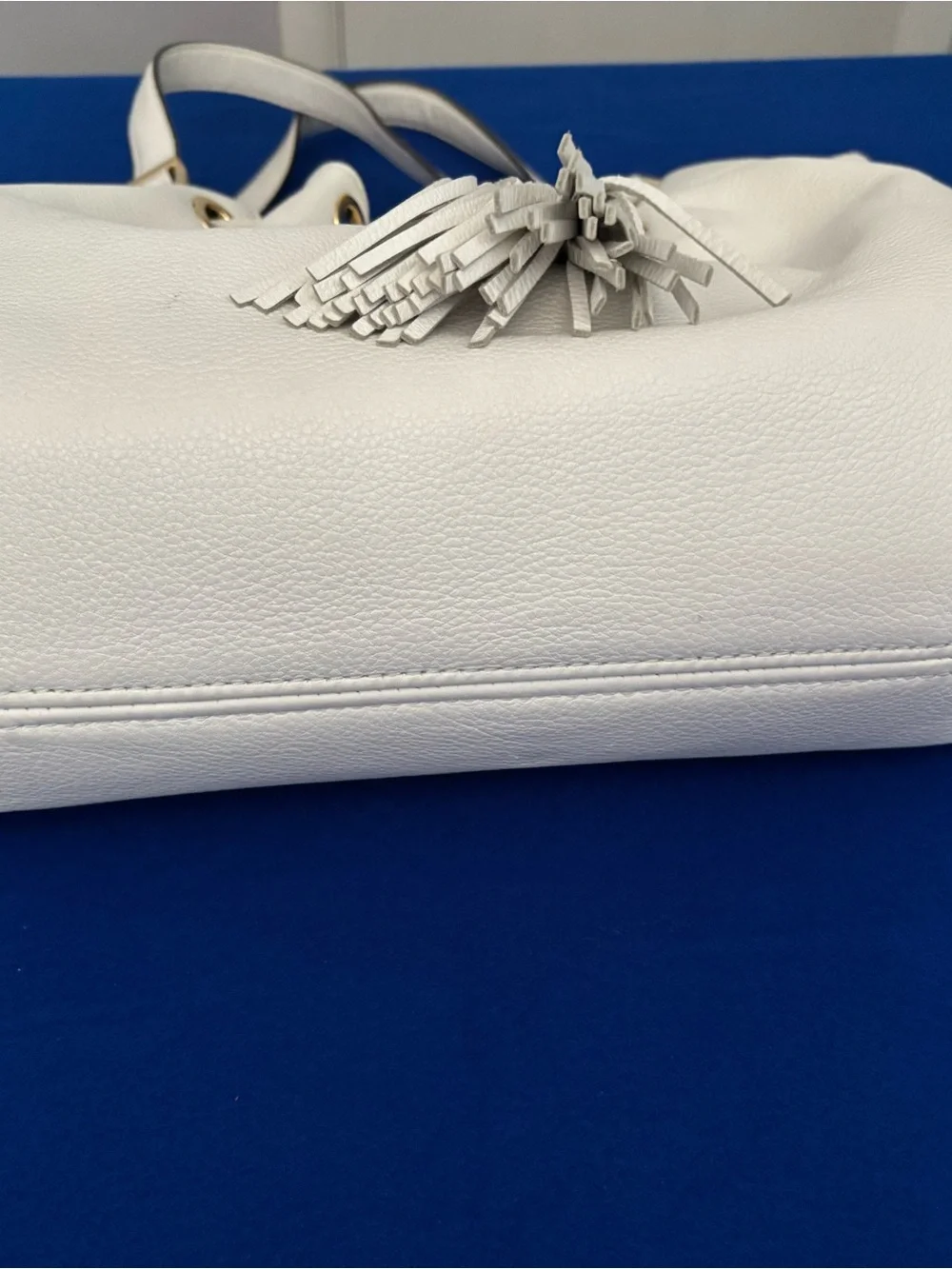 Michael Kors White/Cream Leather tassel hobo/shoulder bag excellent condition